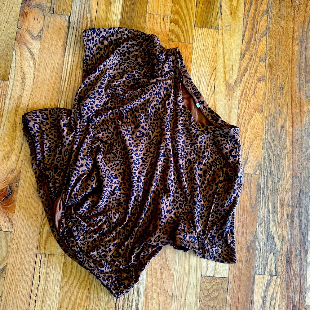 Knotted cropped cheetah tshirt